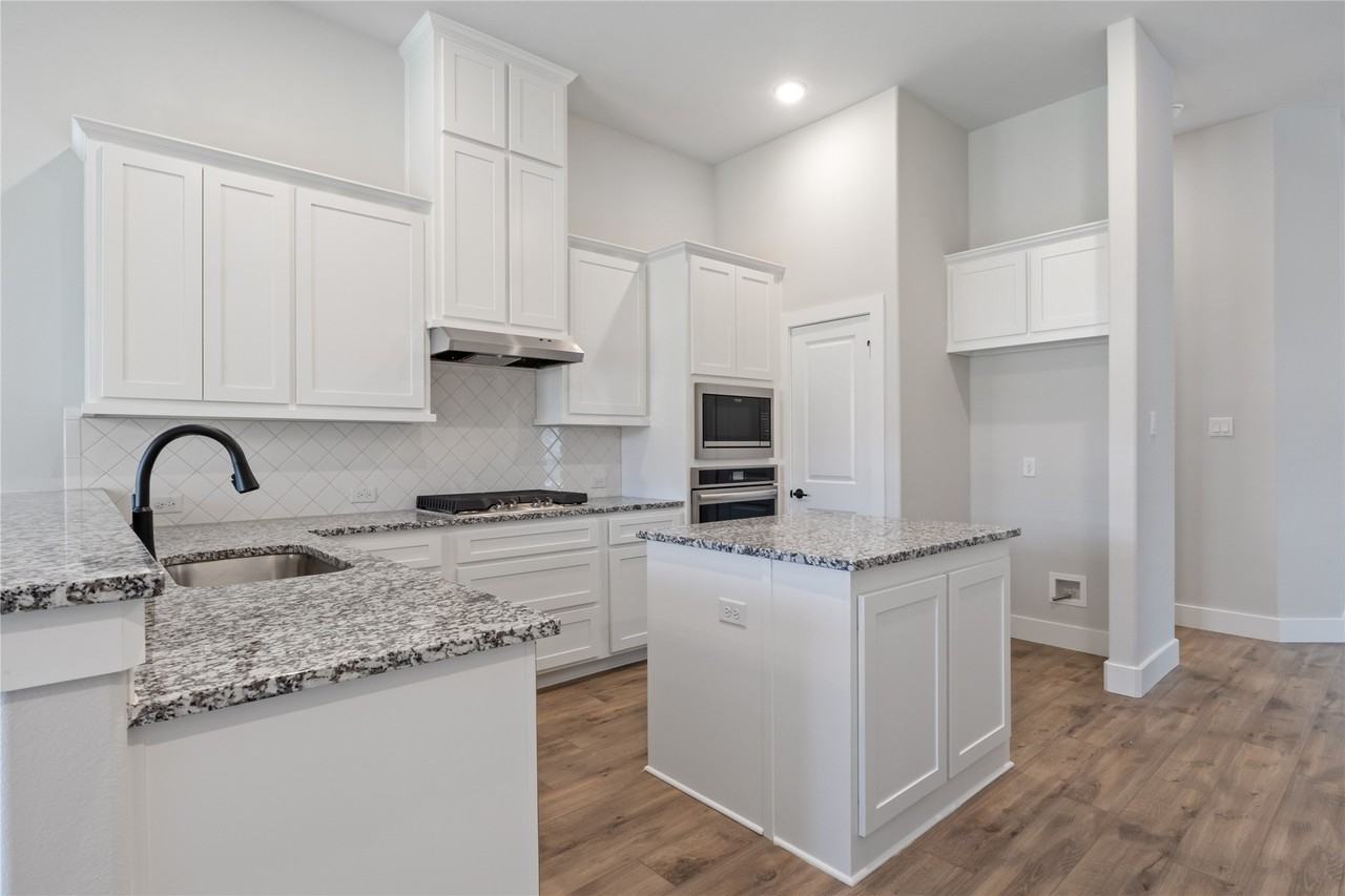 6205 Tahoe Winds Dr - Photo 5 of 28