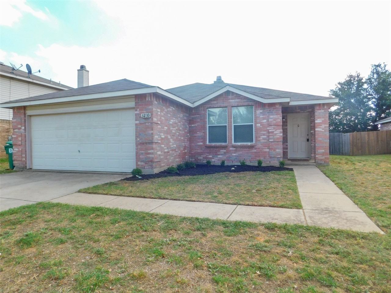 3230 Andalusian Dr - Photo 2 of 21