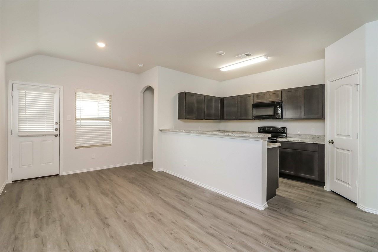 8329 Hackberry Tree Dr - Photo 5 of 20