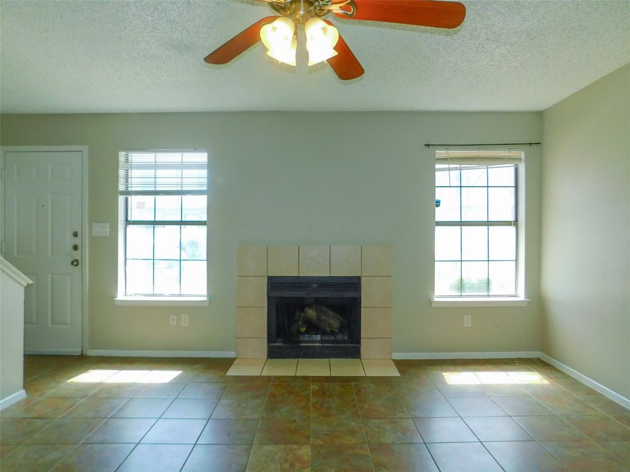 1137 Dallas Dr - Photo 2 of 18