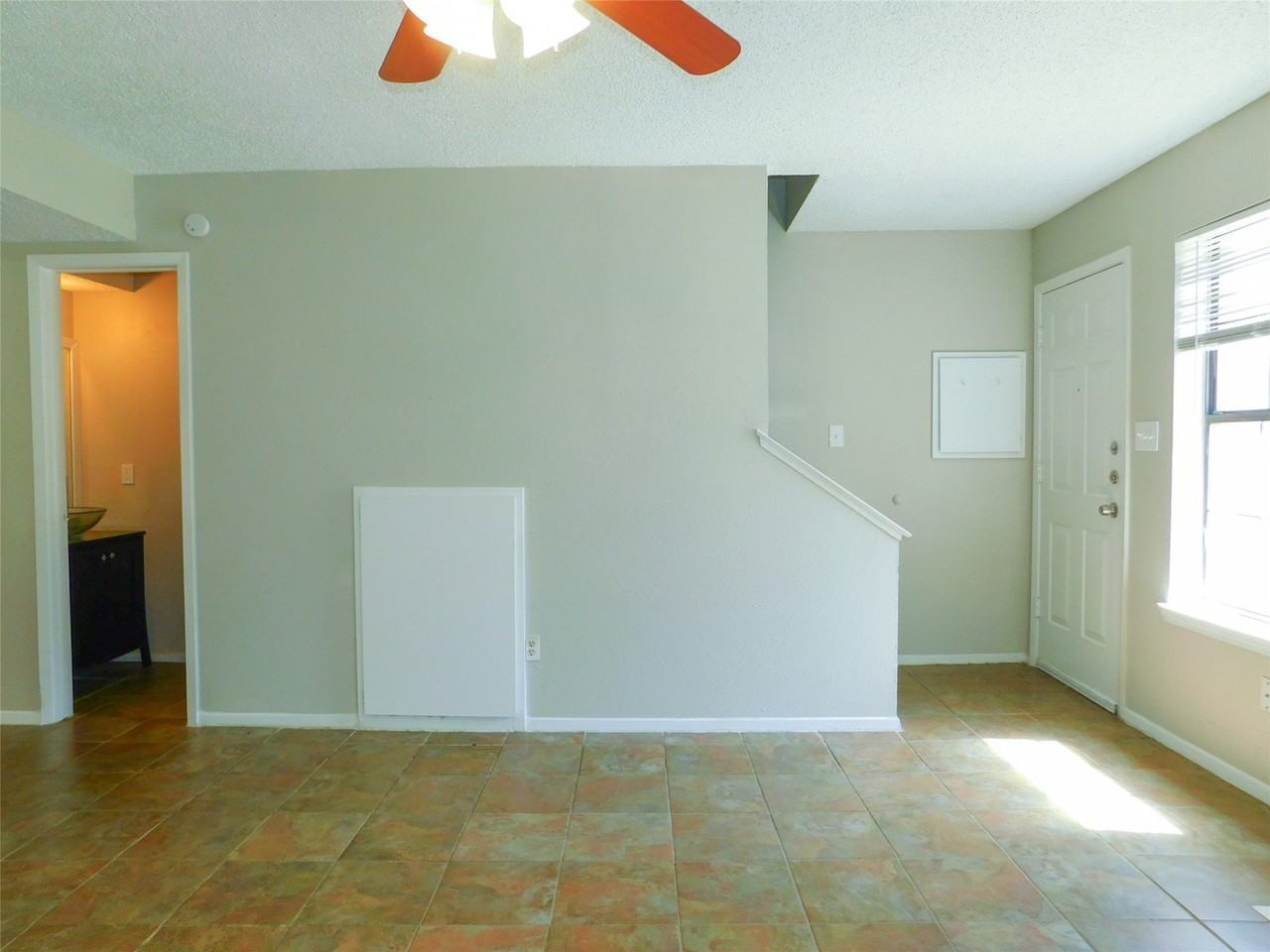 1137 Dallas Dr - Photo 4 of 18