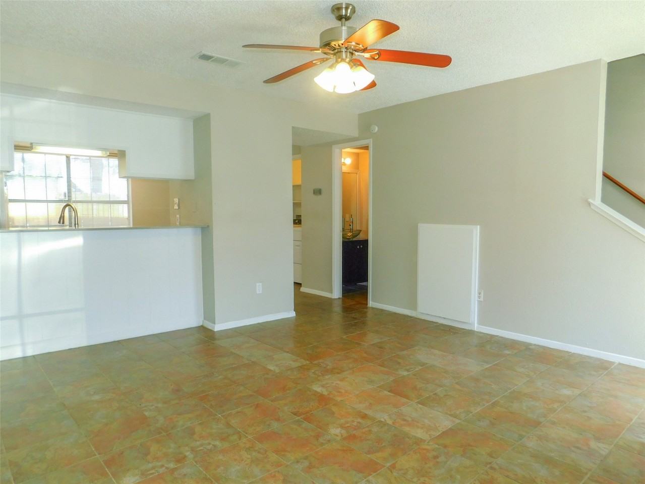 1137 Dallas Dr - Photo 5 of 18
