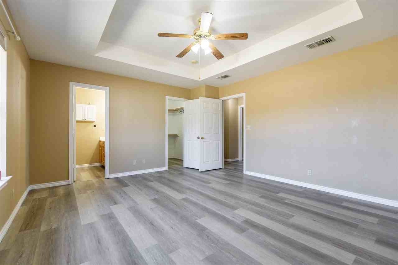 1528 Monte Carlo Blvd - Photo 4 of 33