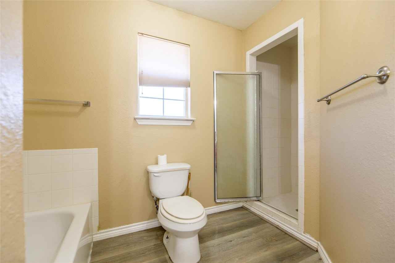 1528 Monte Carlo Blvd - Photo 5 of 33