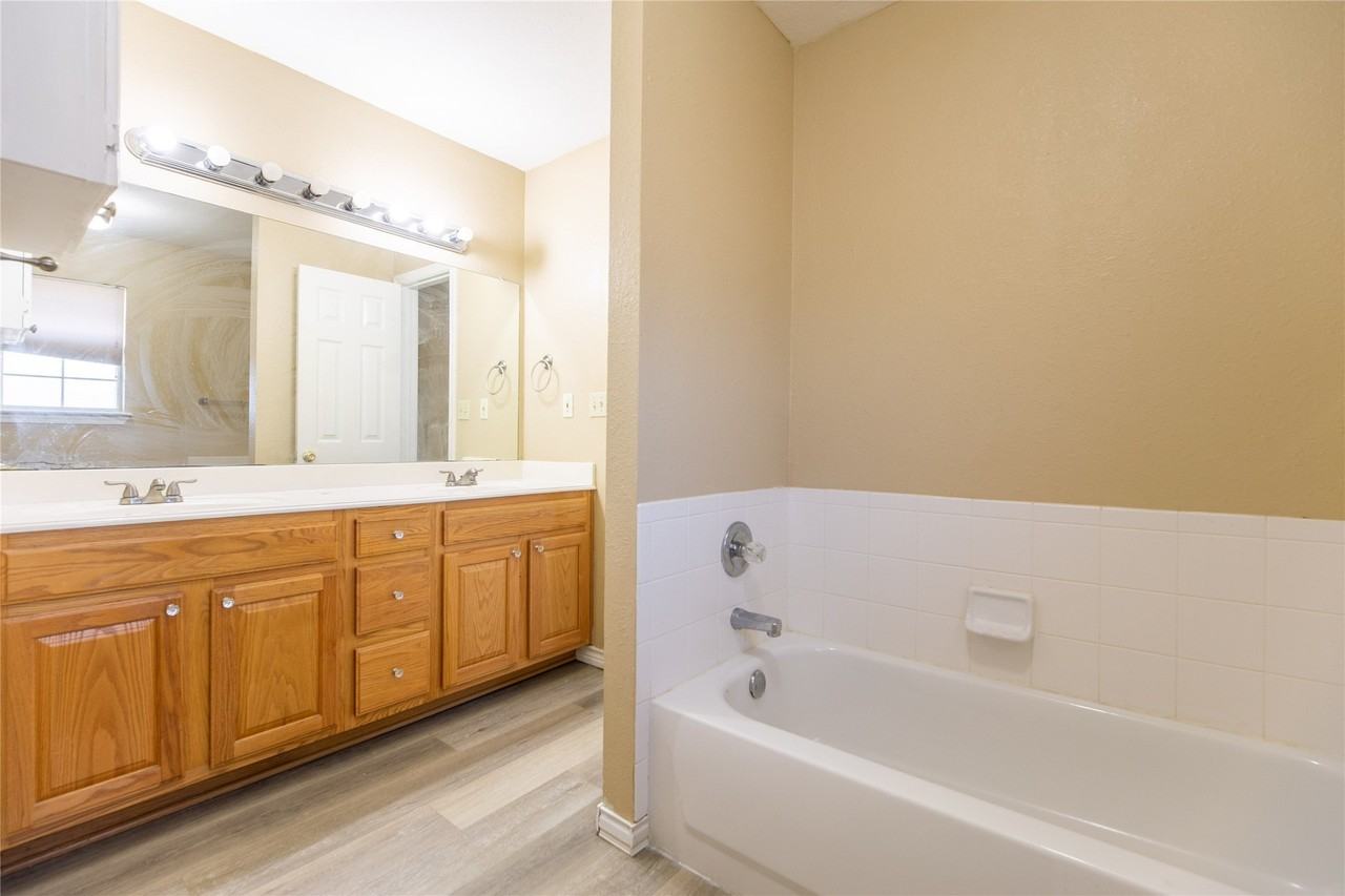 1528 Monte Carlo Blvd - Photo 6 of 33