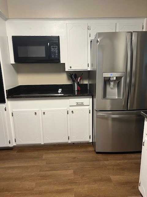 1912 Winewood Ln - Photo 2 of 9