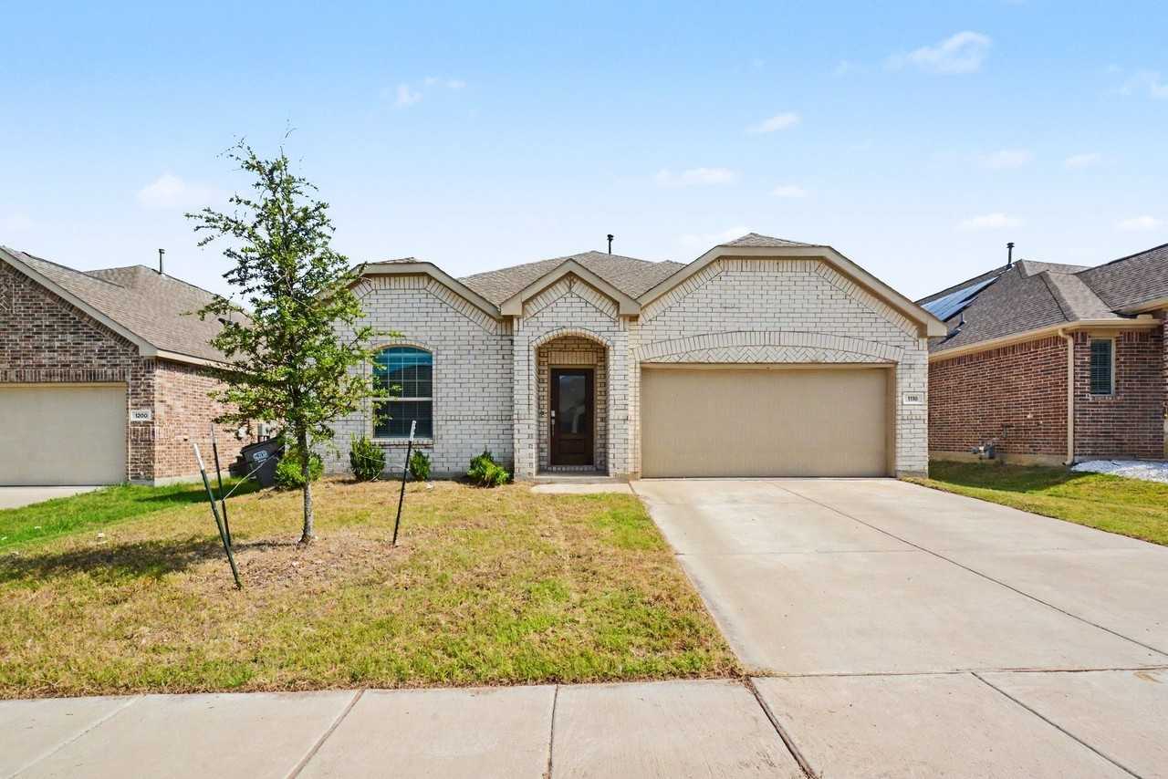 1118 Mahogany Ln - Photo 2 of 38