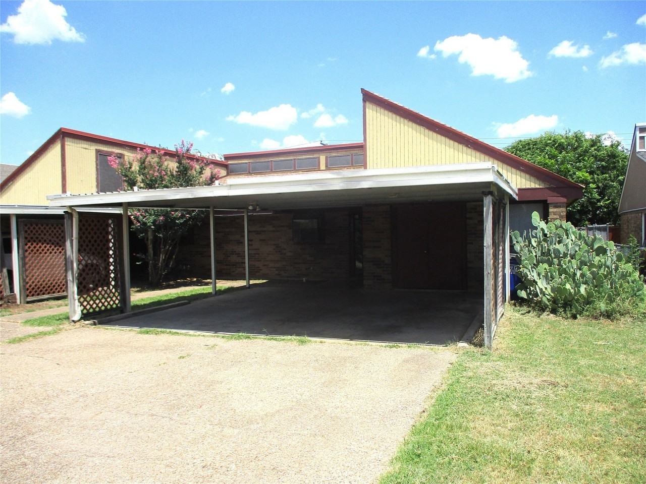 203 Yorkshire Ct