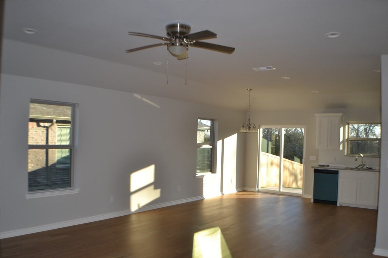 1101 Southridge Ln - Photo 2 of 14