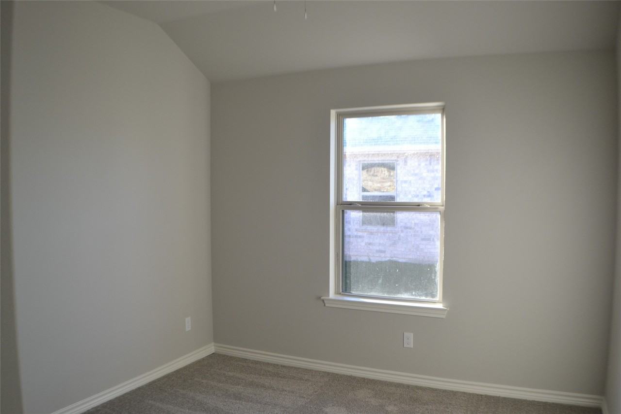 1101 Southridge Ln - Photo 5 of 14