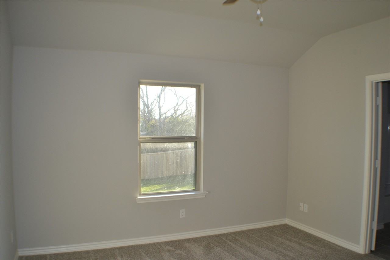 1101 Southridge Ln - Photo 7 of 14