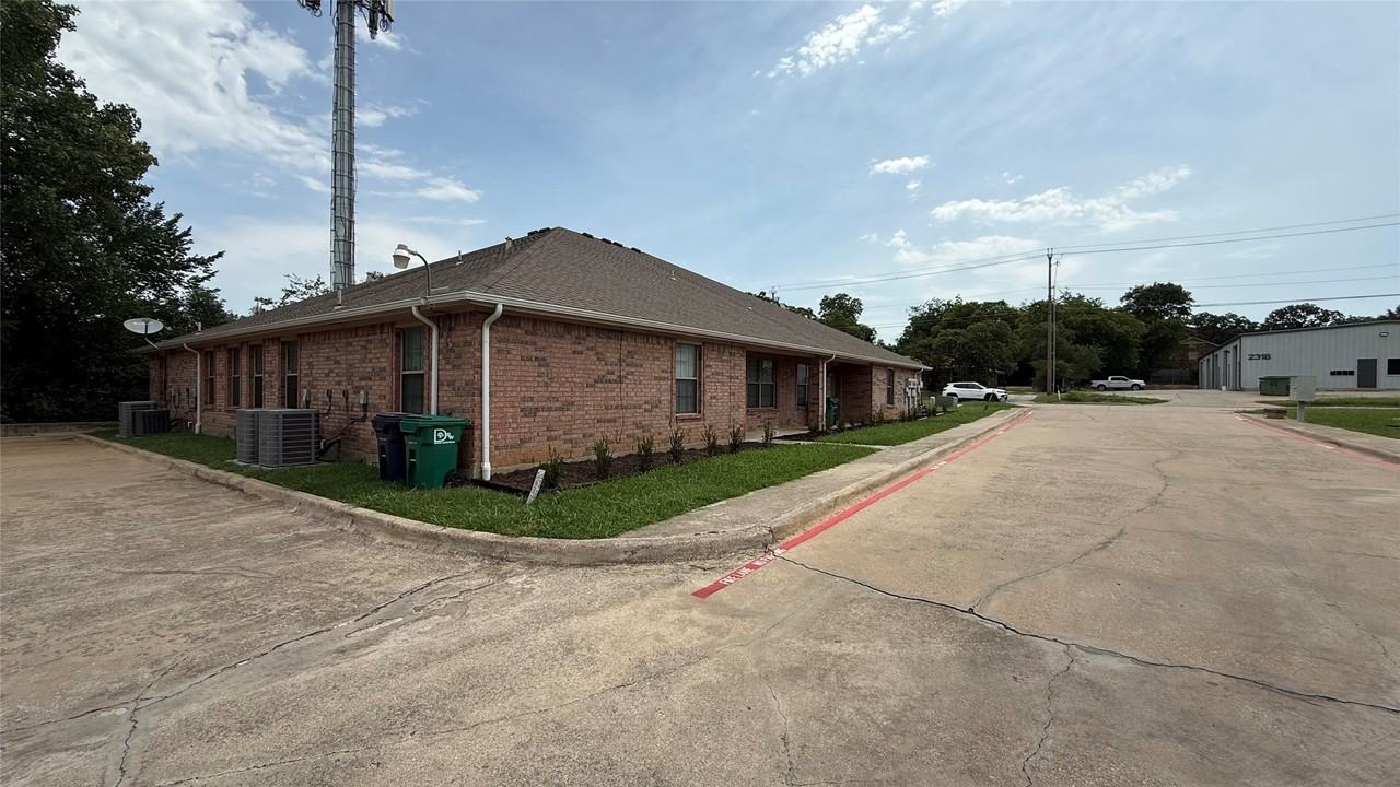 2335 N Elm St - Photo 4 of 22