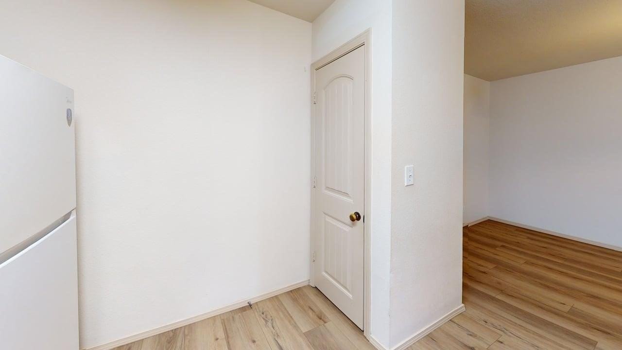 2335 N Elm St - Photo 6 of 22