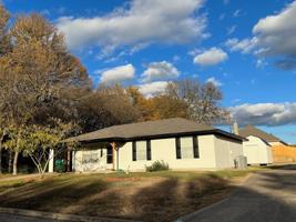 featured image of 701 S Valentine Dr
