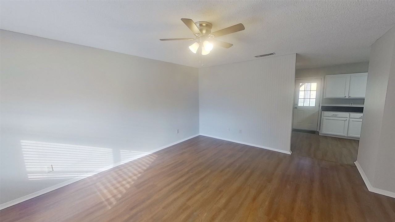 701 S Valentine Dr - Photo 2 of 14