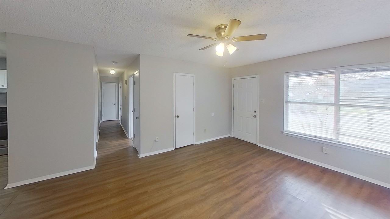 701 S Valentine Dr - Photo 3 of 14