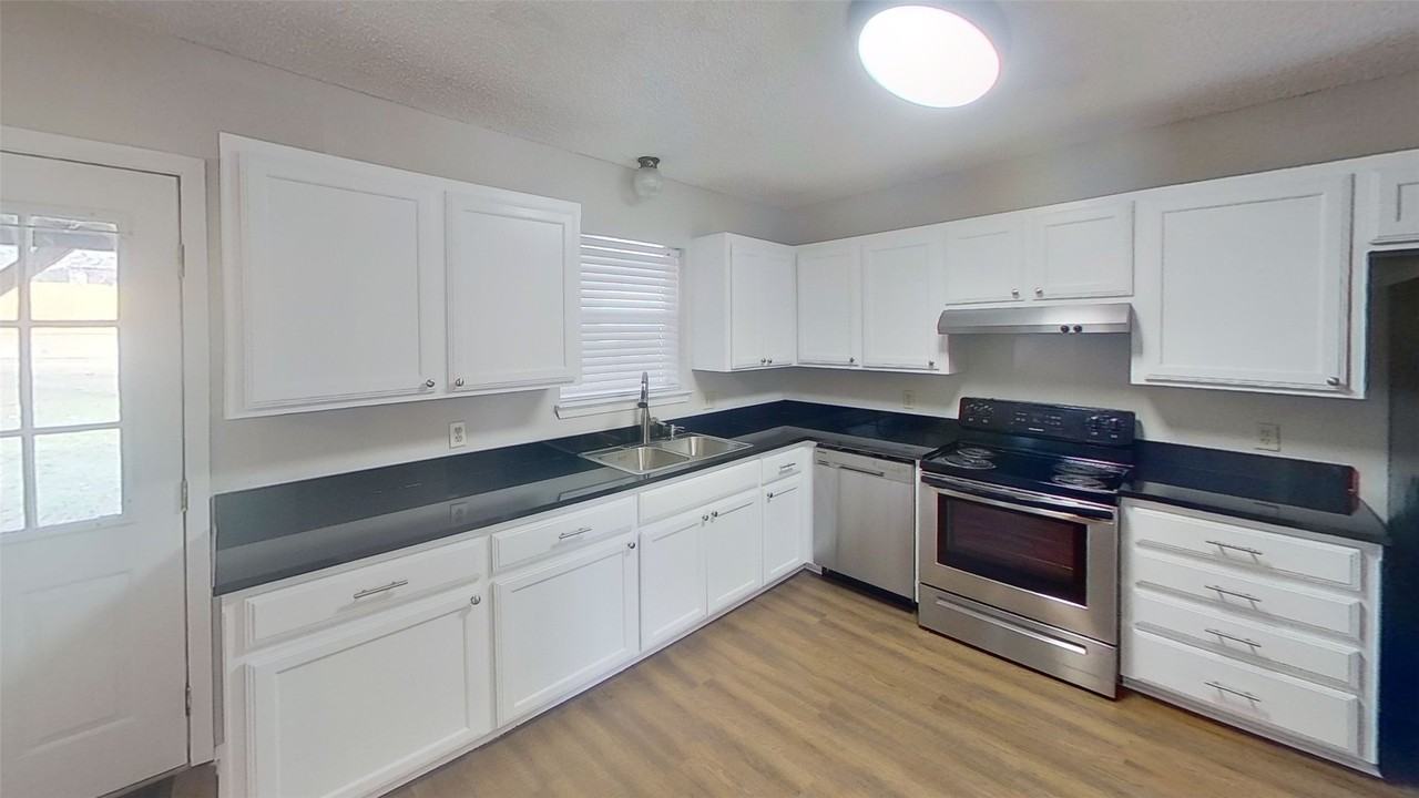 701 S Valentine Dr - Photo 4 of 14