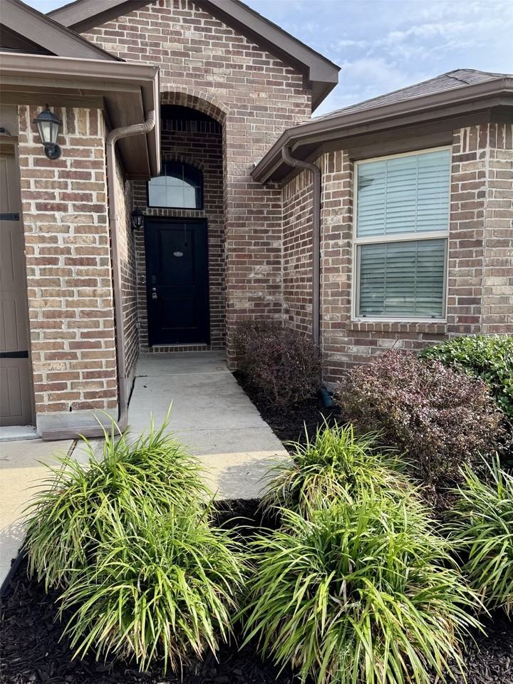 10008 Clemmons Rd - Photo 2 of 10