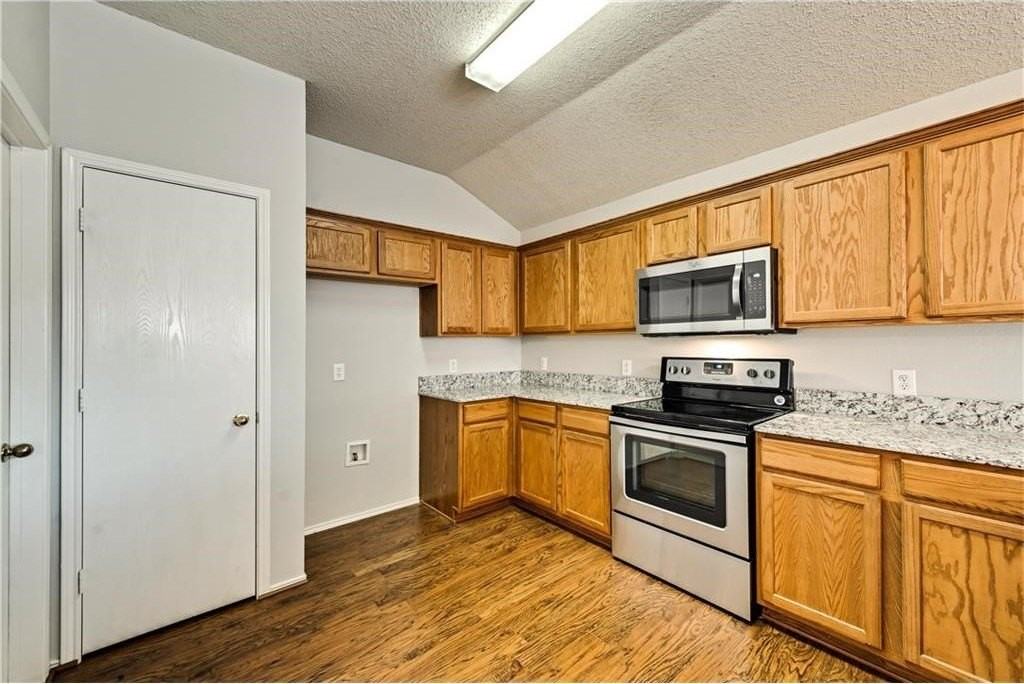 1004 Margaret Dr - Photo 3 of 22