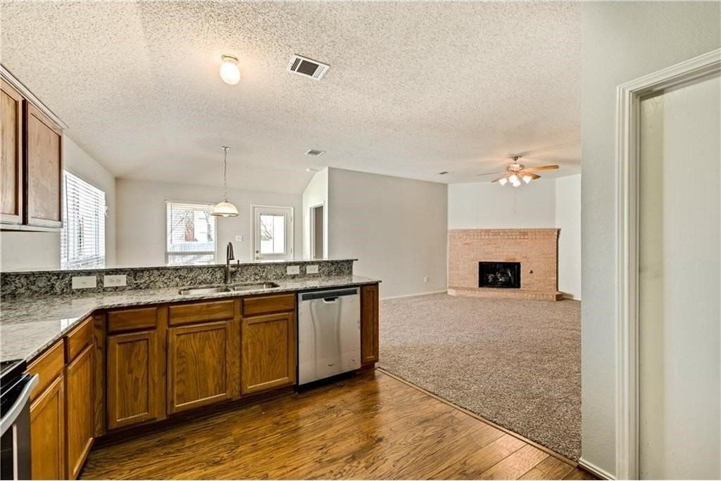 1004 Margaret Dr - Photo 4 of 22