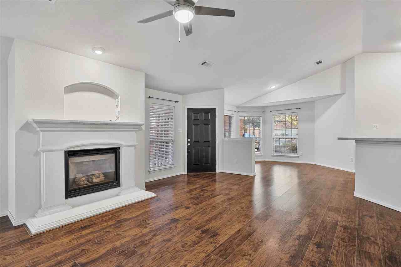2709 Mountain Lion Dr - Photo 4 of 26