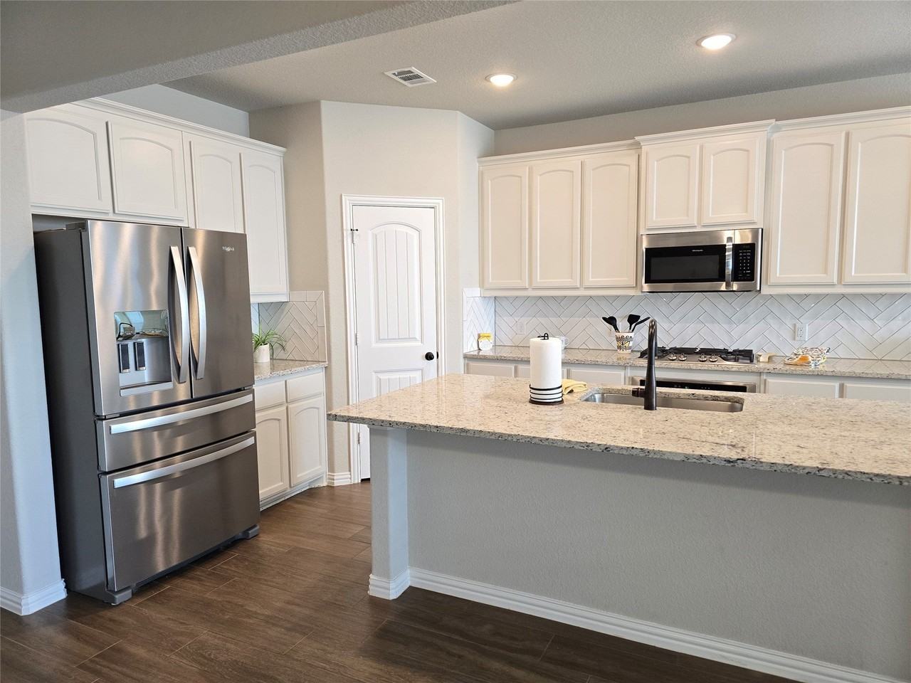 7608 Rothbury Dr - Photo 6 of 33