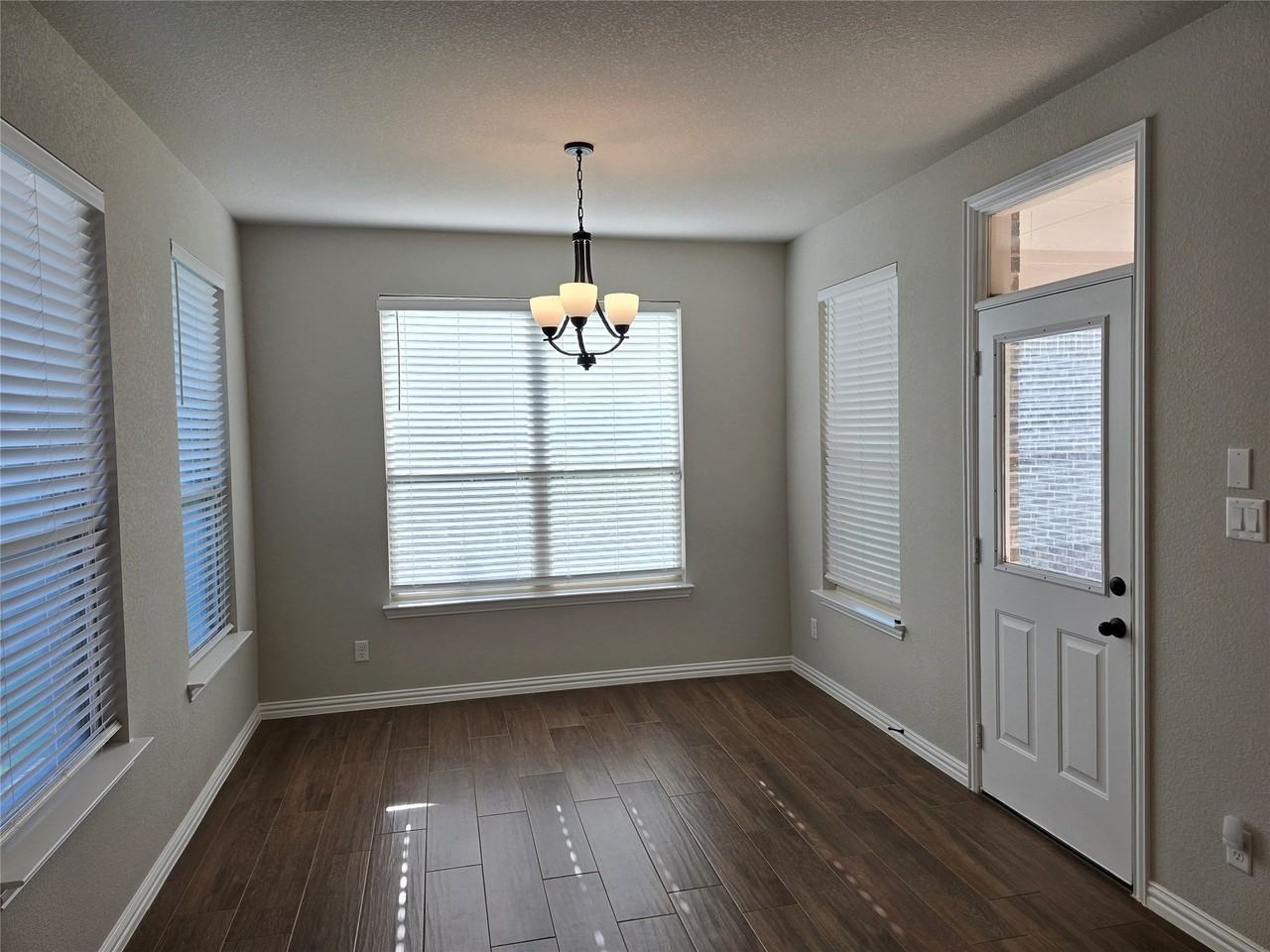 7608 Rothbury Dr - Photo 7 of 33