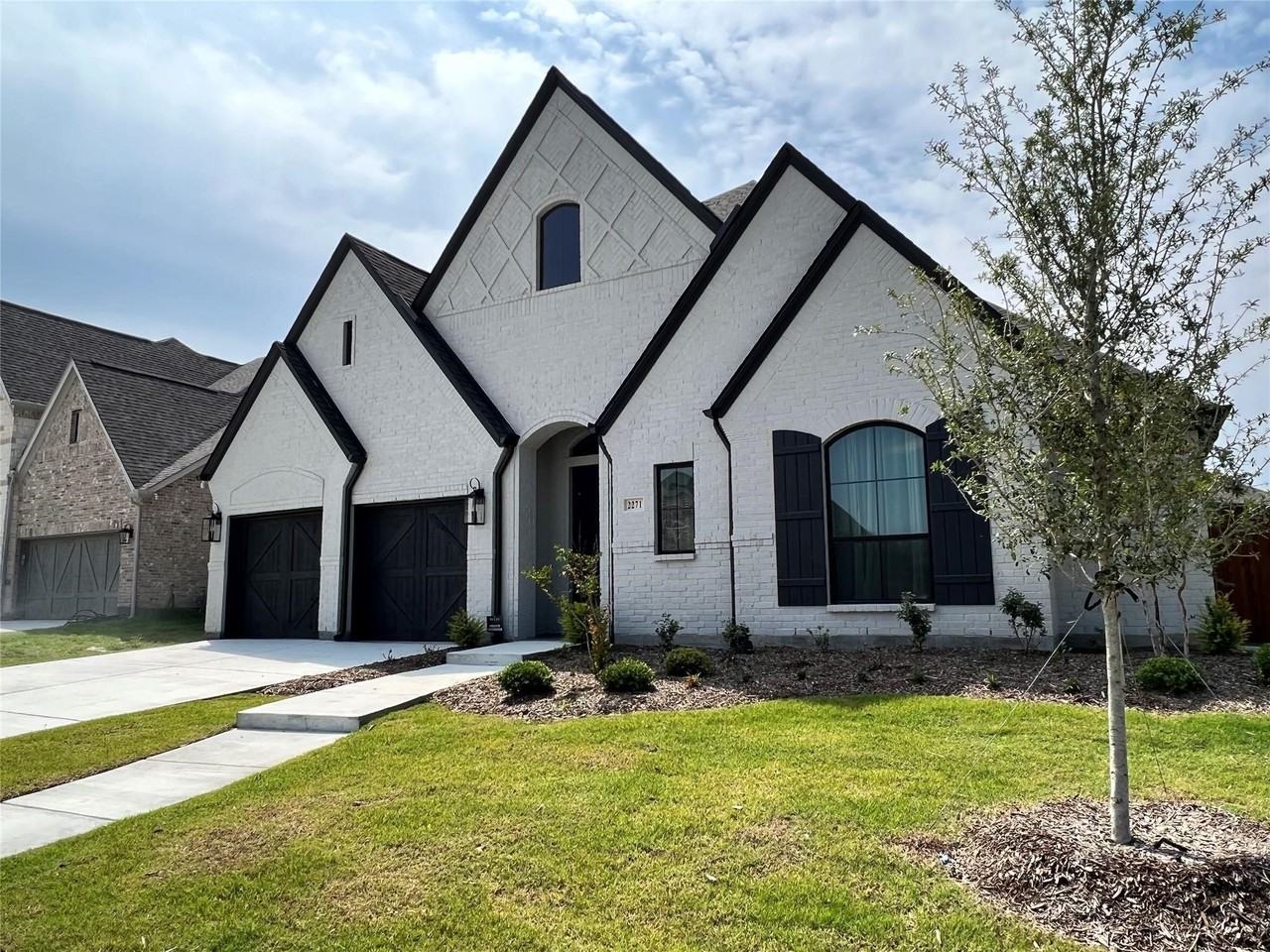 2271 Macy Way - Photo 2 of 35