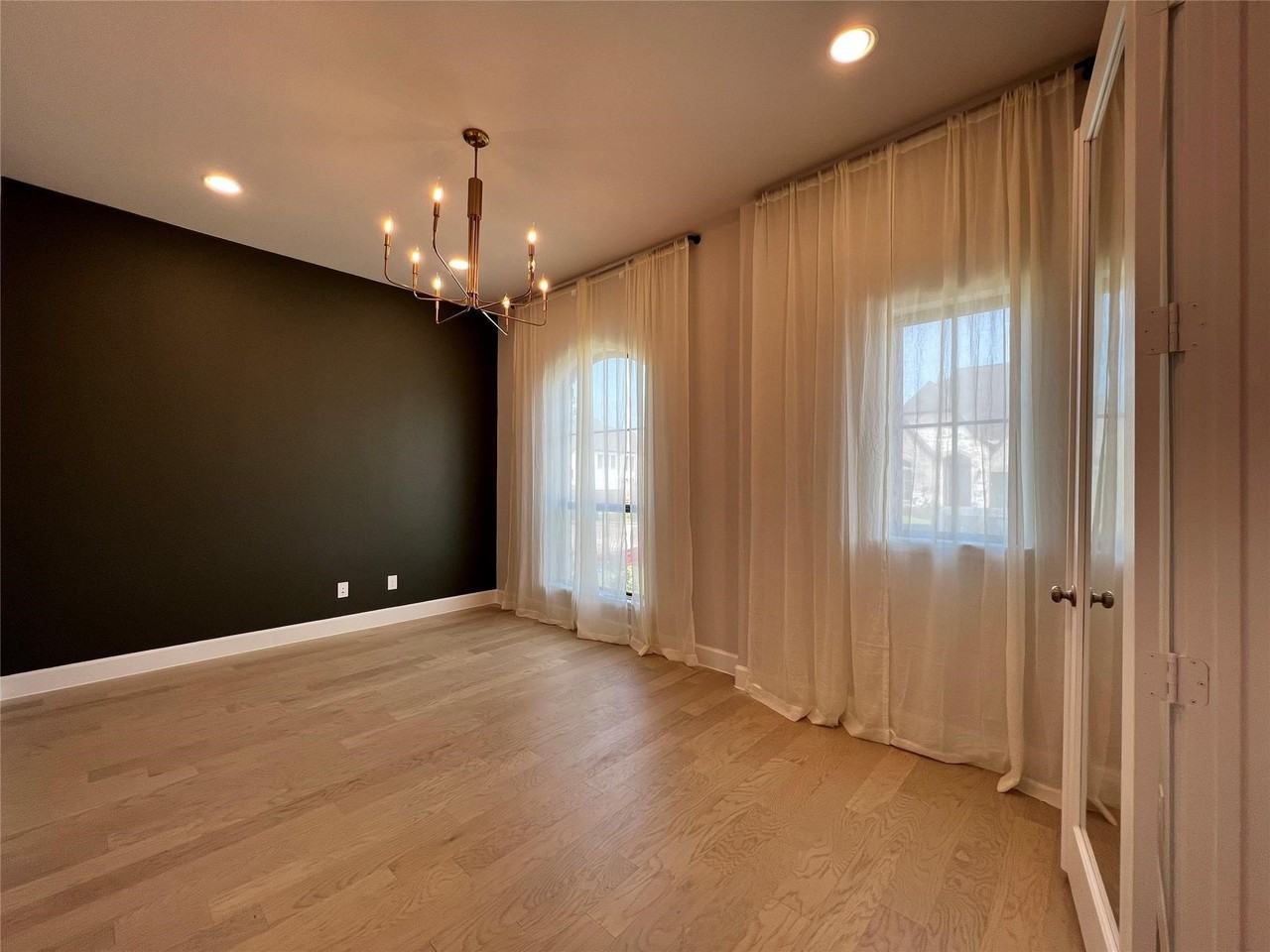 2271 Macy Way - Photo 5 of 35