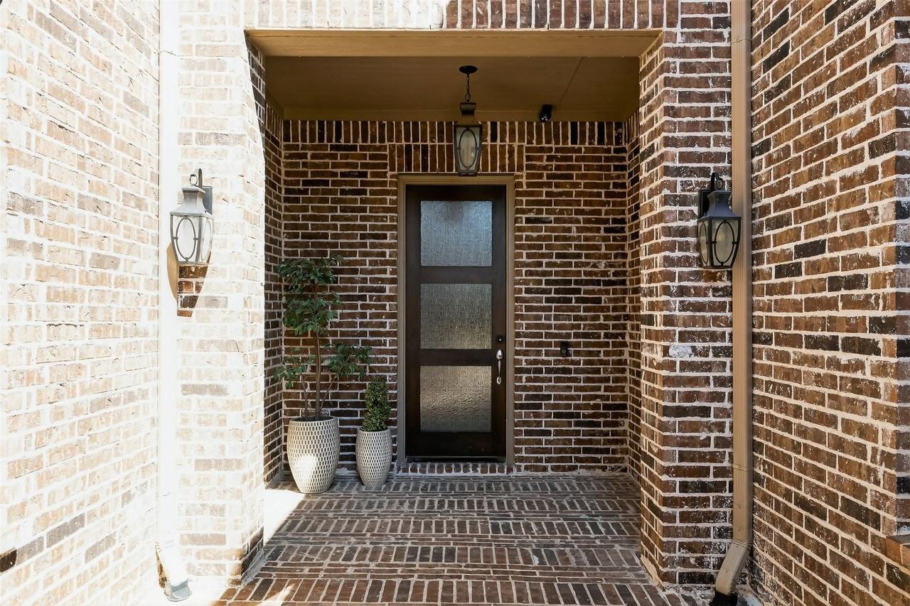 3848 Covedale Blvd - Photo 3 of 39