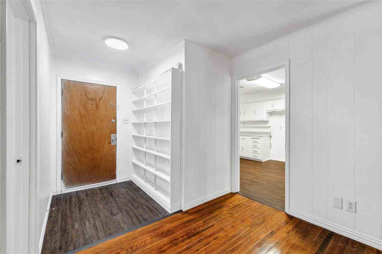 7108 Willis Ave - Photo 3 of 38
