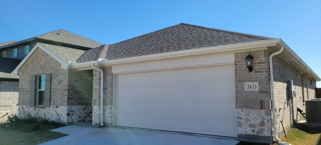 2633 Oneida Ln - Photo 3 of 38