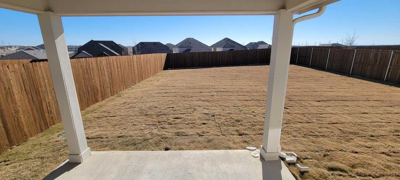 2633 Oneida Ln - Photo 5 of 38
