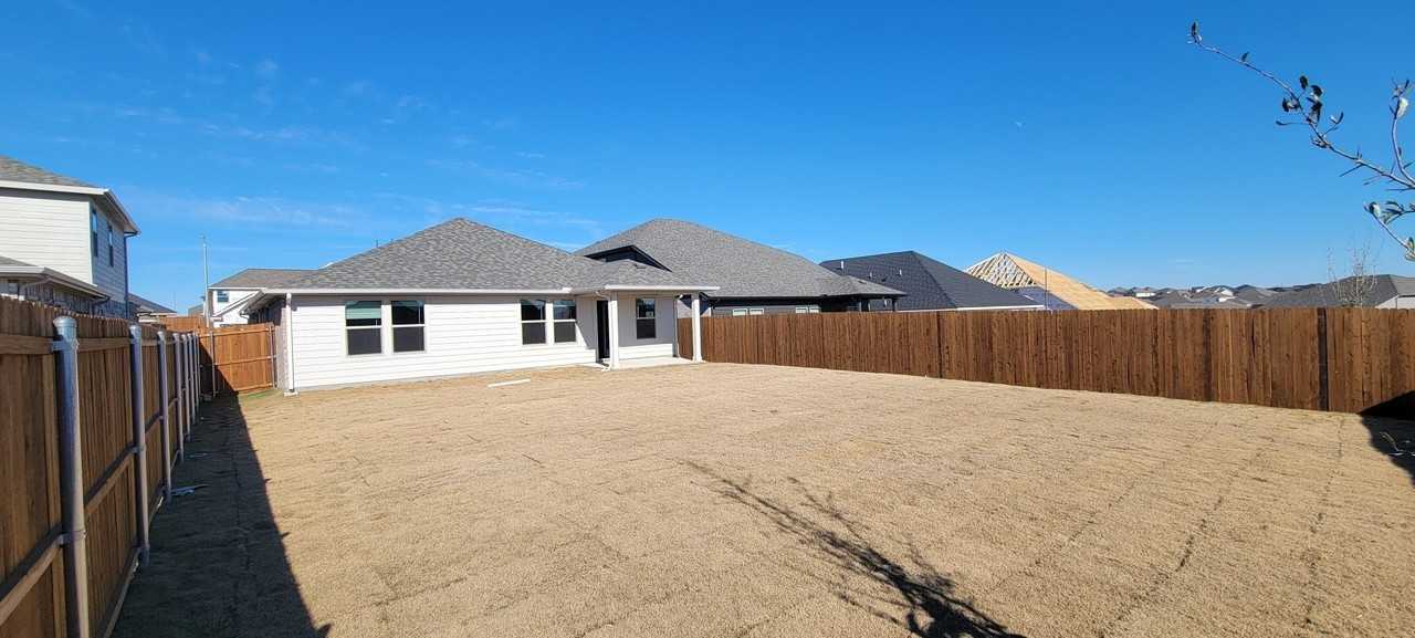 2633 Oneida Ln - Photo 7 of 38