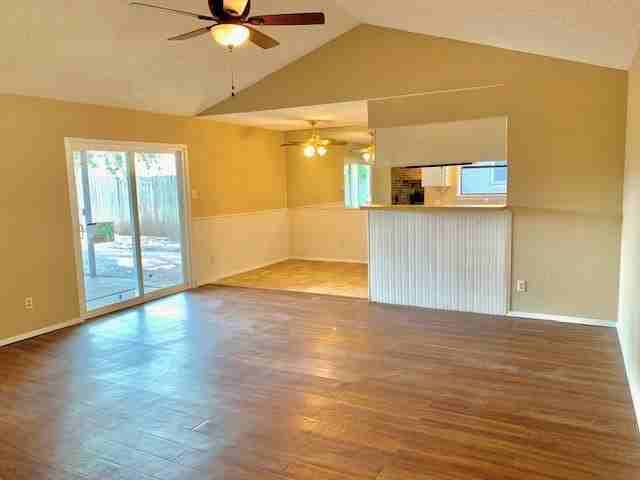 1301 N Knowles Dr - Photo 2 of 13