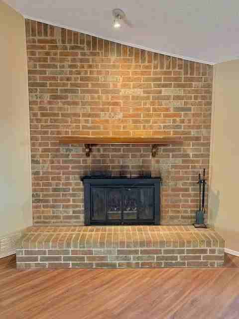 1301 N Knowles Dr - Photo 3 of 13