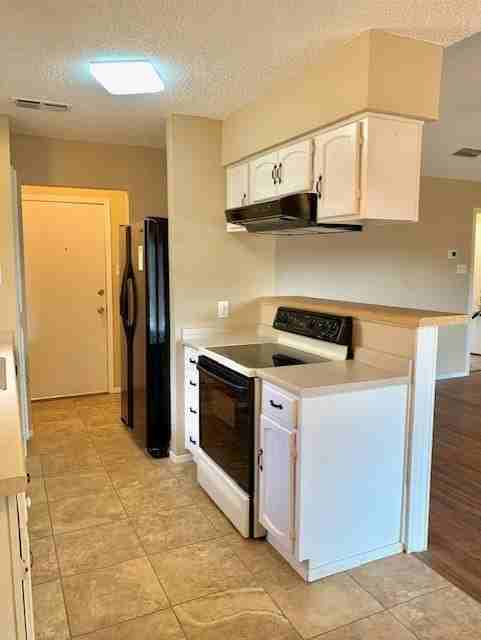 1301 N Knowles Dr - Photo 5 of 13