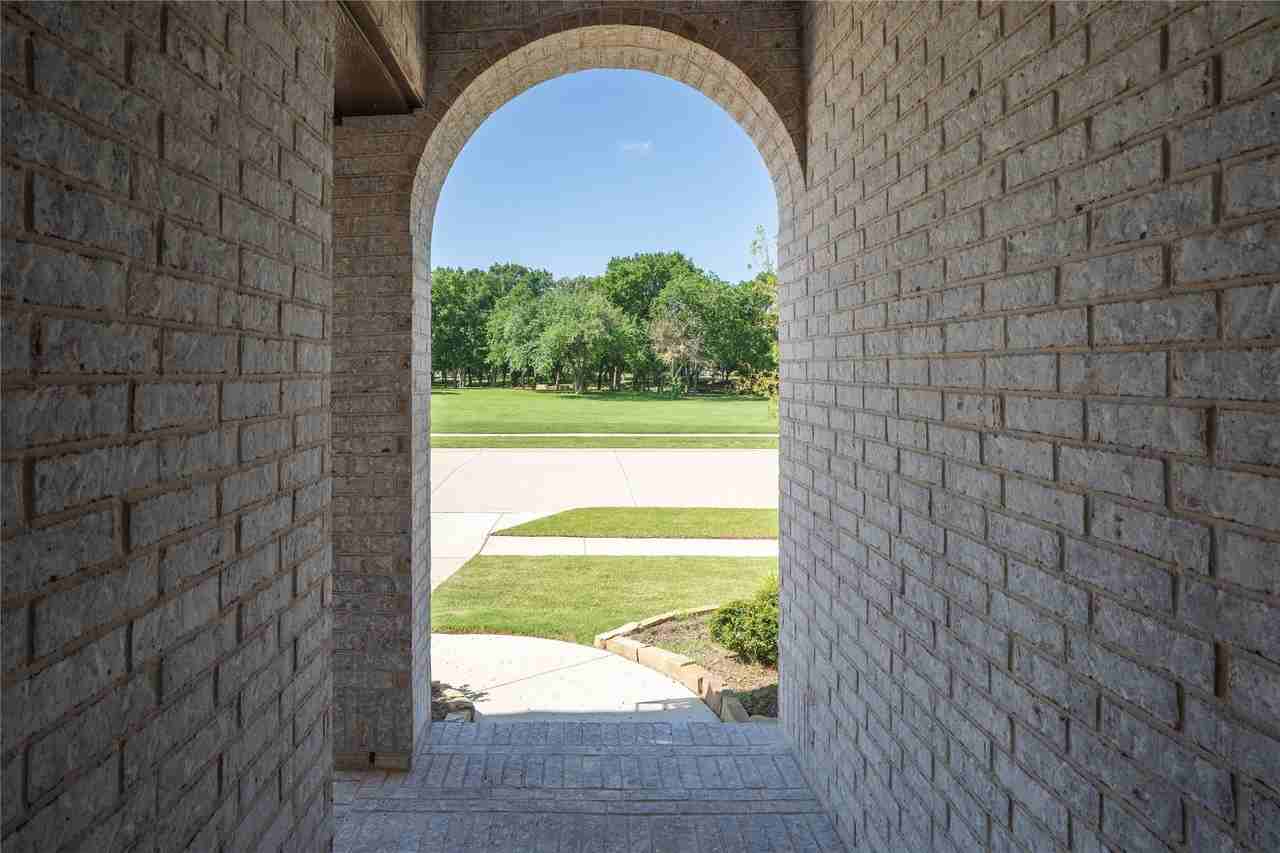4370 Lavina Ln - Photo 3 of 34