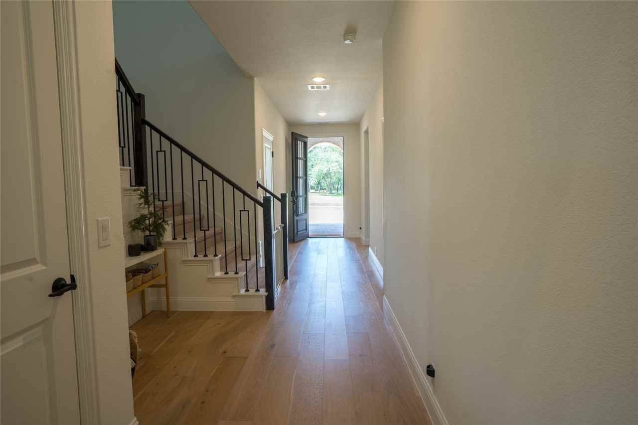 4370 Lavina Ln - Photo 4 of 34