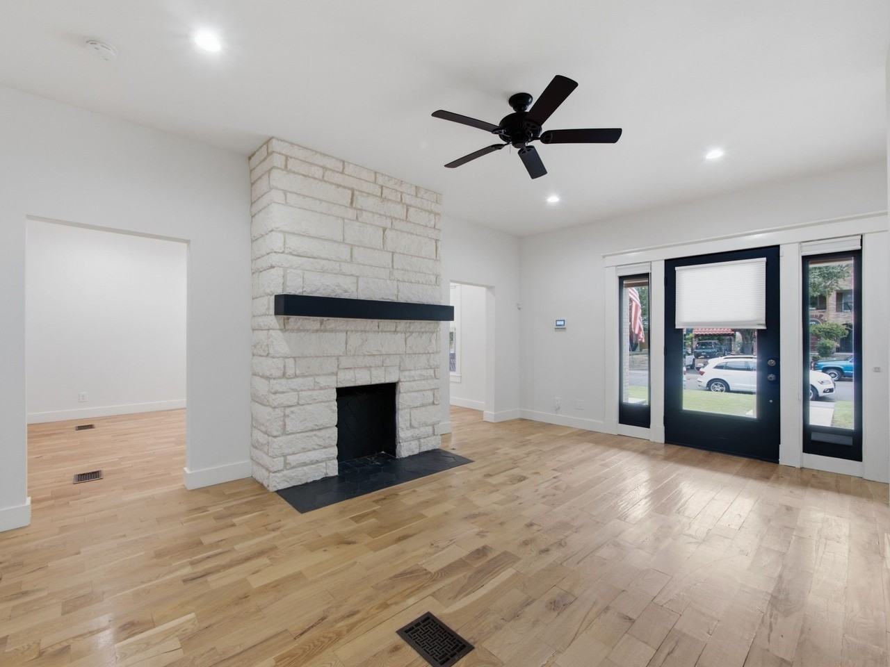 1209 Kings Hwy - Photo 4 of 27