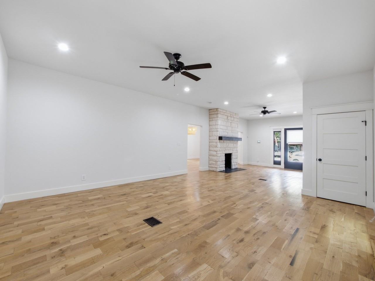 1209 Kings Hwy - Photo 6 of 27