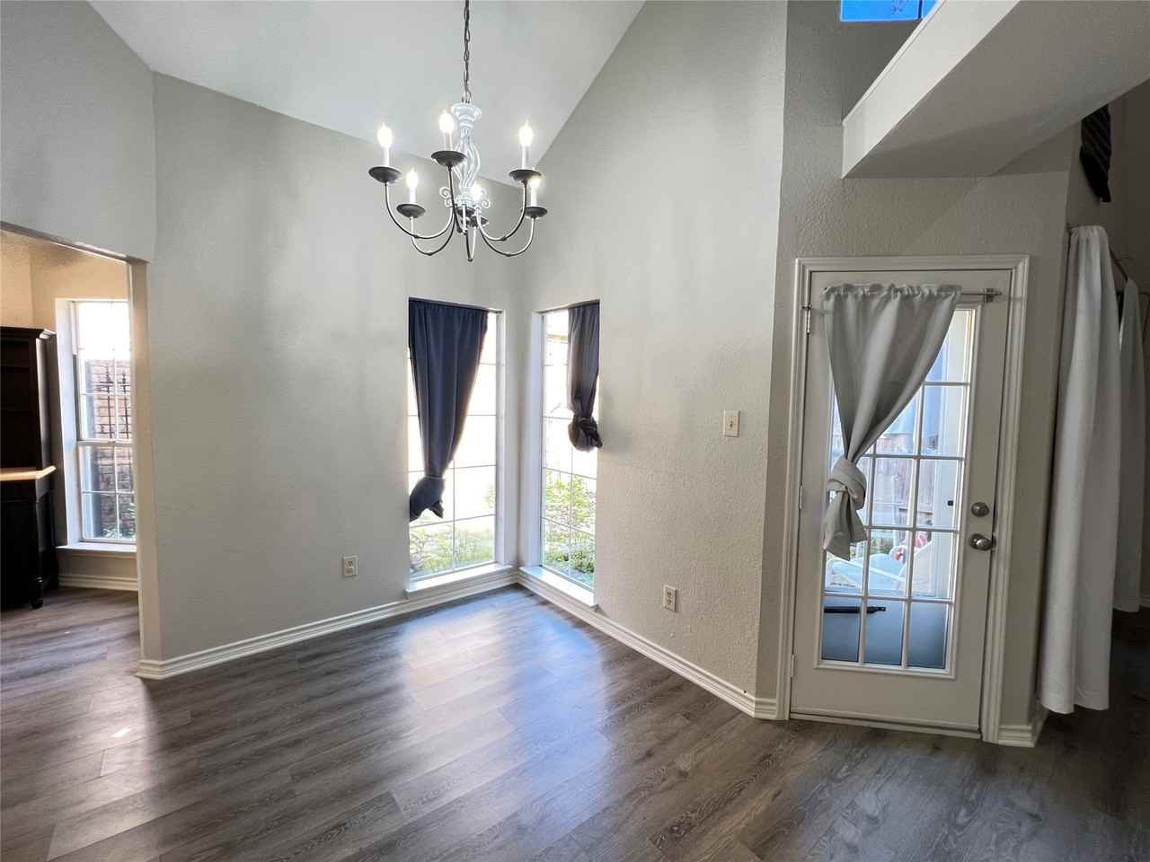 10913 Gable Dr - Photo 3 of 39