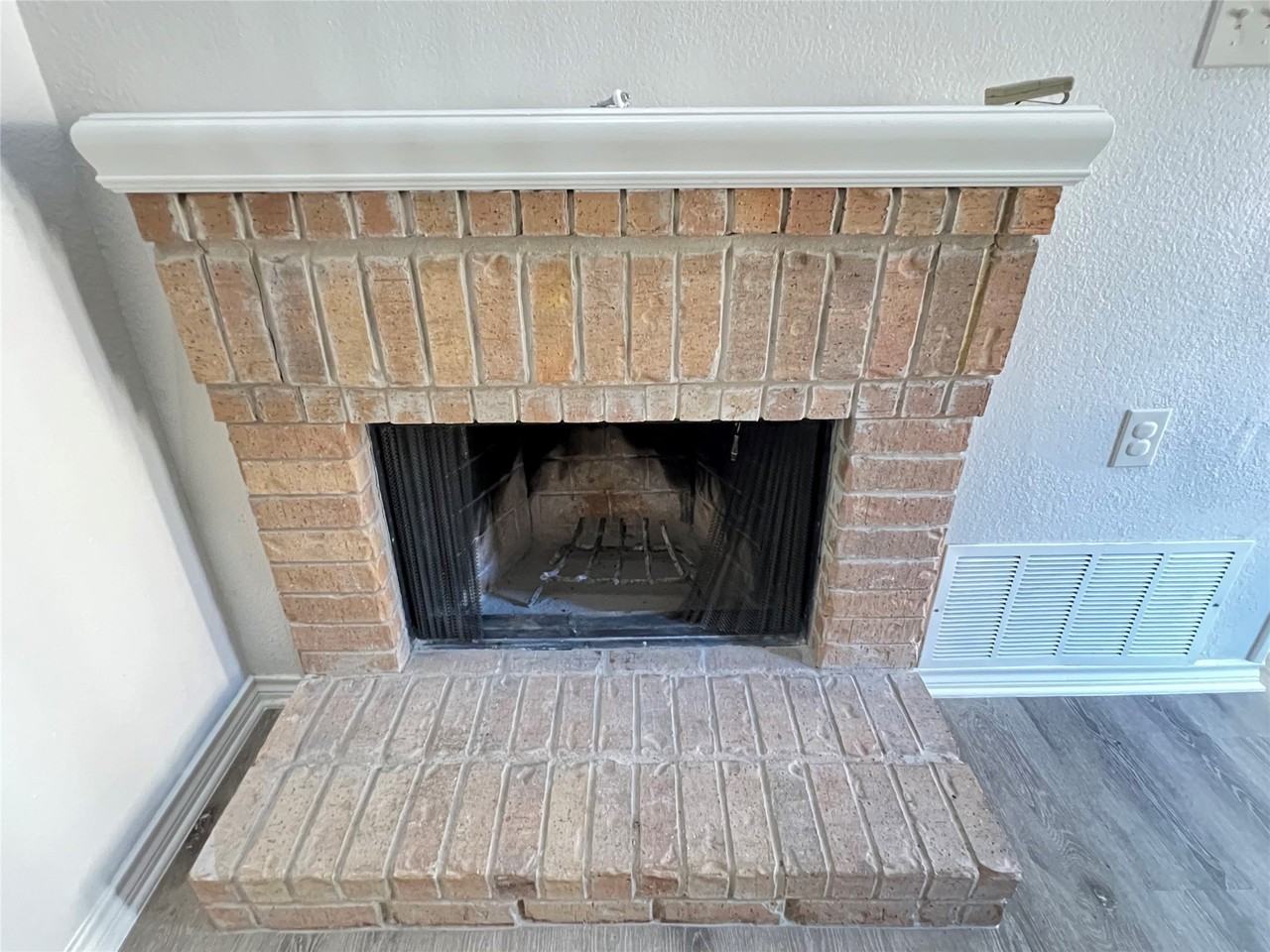 10913 Gable Dr - Photo 6 of 39