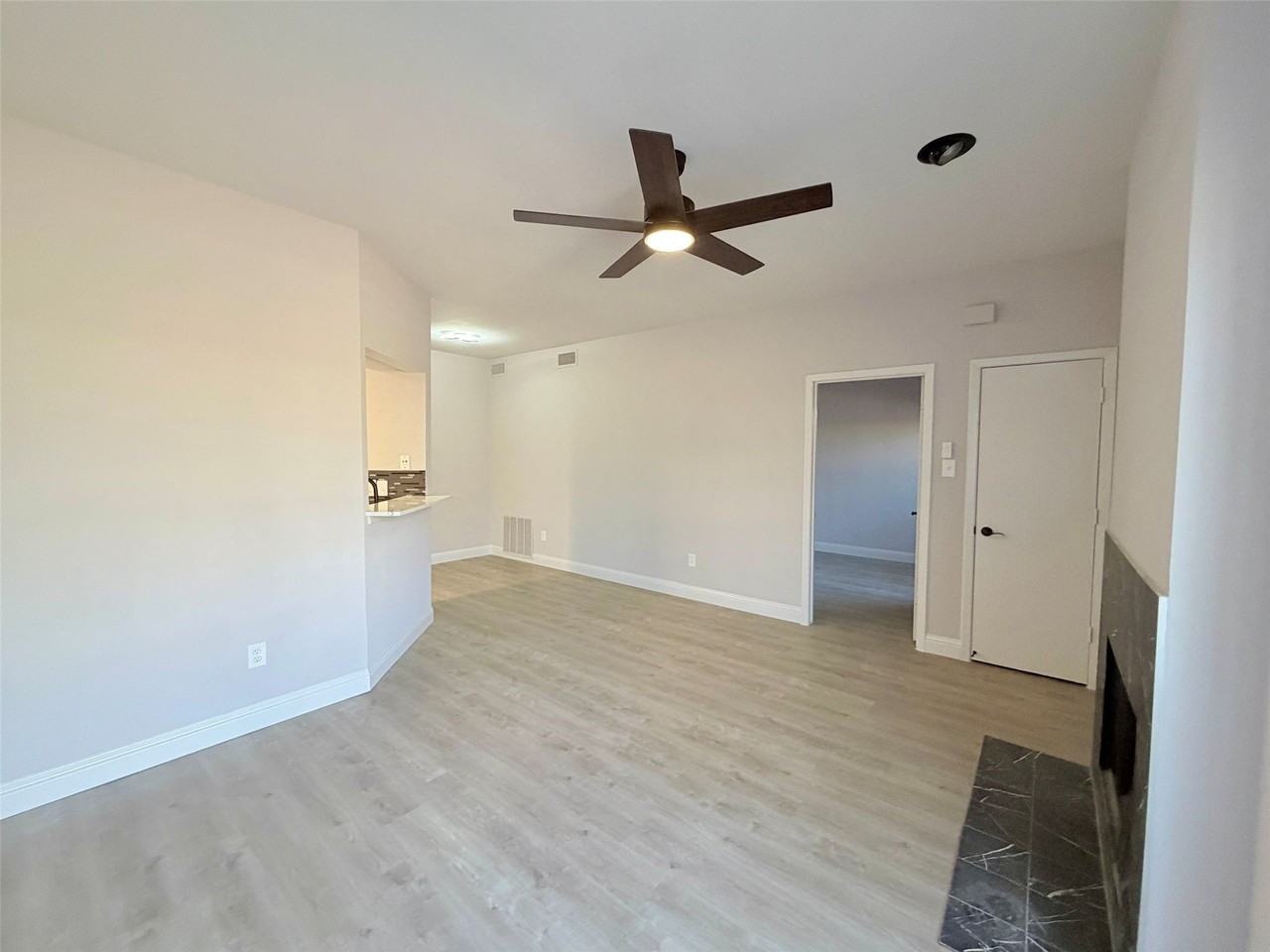 5757 Martel Ave #B05 - Photo 4 of 7