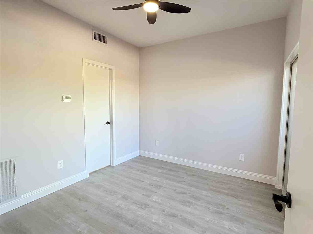 5757 Martel Ave #B05 - Photo 5 of 7
