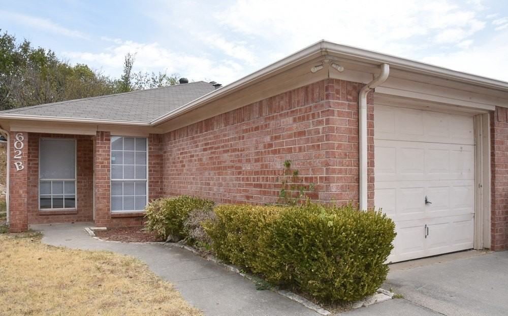 602 Crestridge Ct #B - Photo 2 of 12