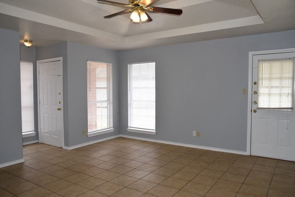 602 Crestridge Ct #B - Photo 4 of 12