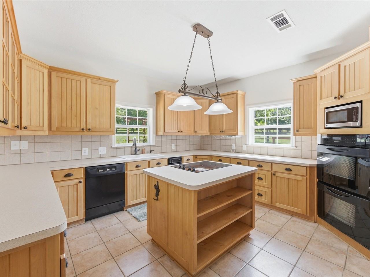 1025 Burchbury Trl - Photo 6 of 38