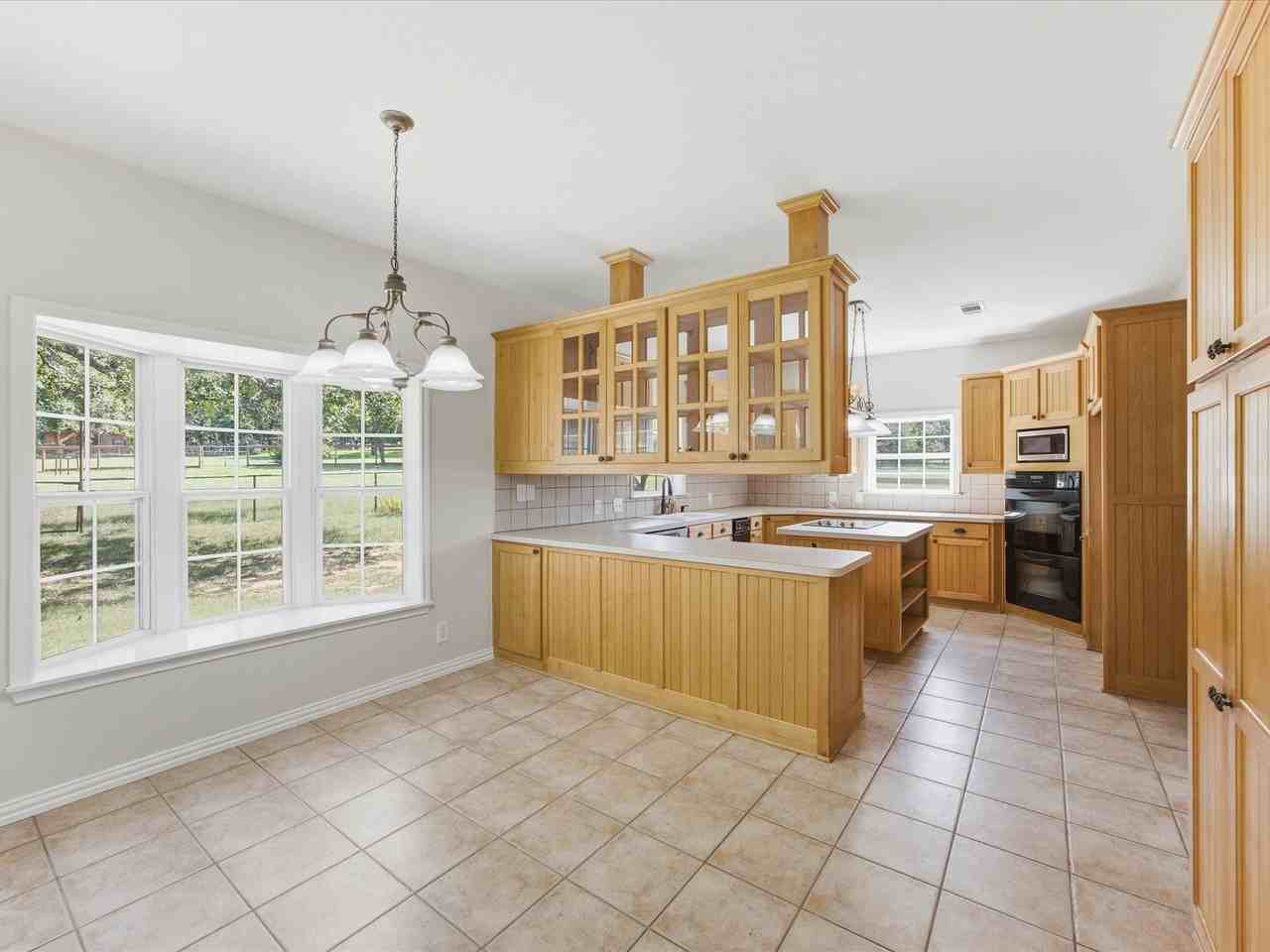 1025 Burchbury Trl - Photo 7 of 38
