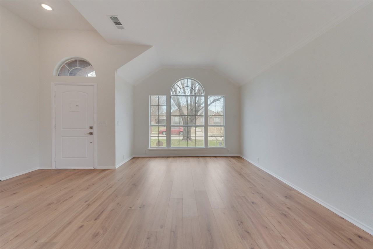 7307 Cresson Dr - Photo 4 of 21